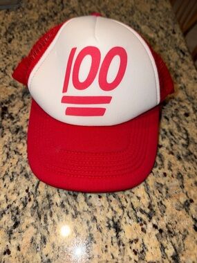 Red and White '100' Trucker Hat - Men's Casual Baseball Cap